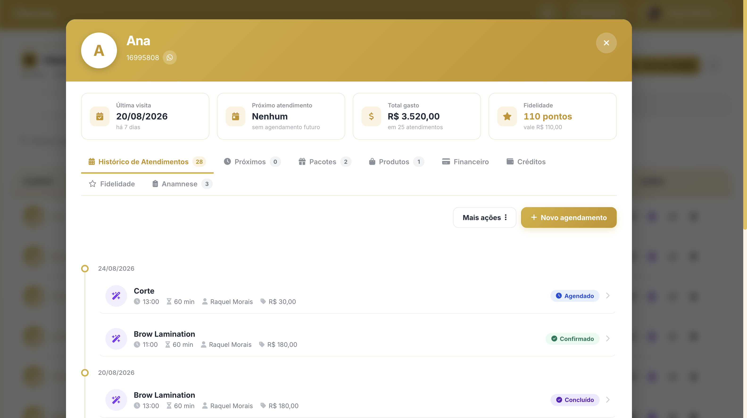 Perfil de uma cliente com histórico, total gasto e preferências